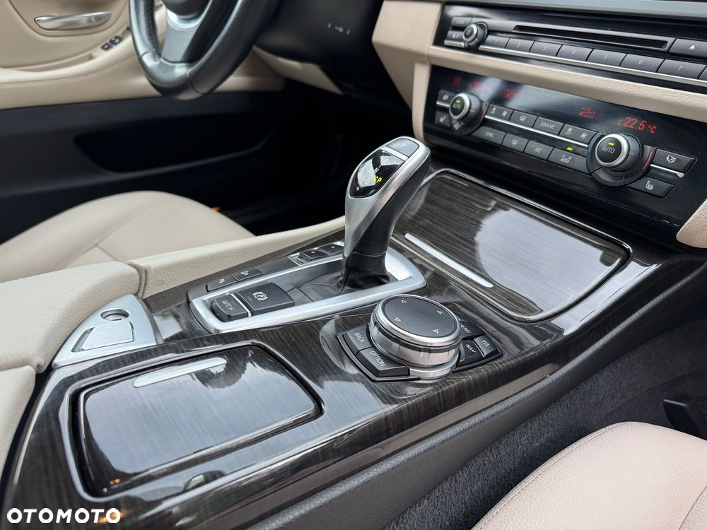 BMW Seria 5 525d xDrive Luxury Line - 33