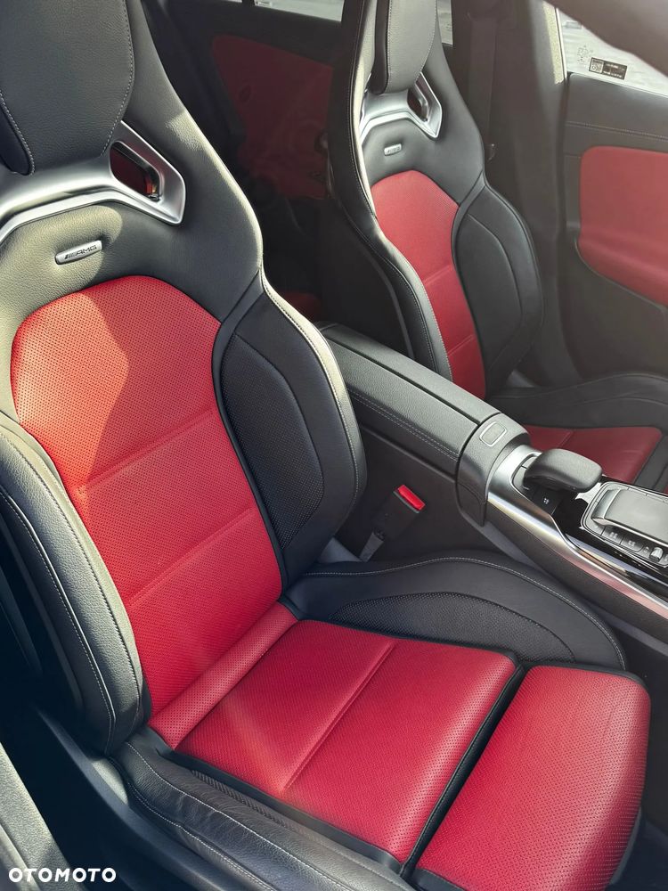 Mercedes-Benz CLA - 12