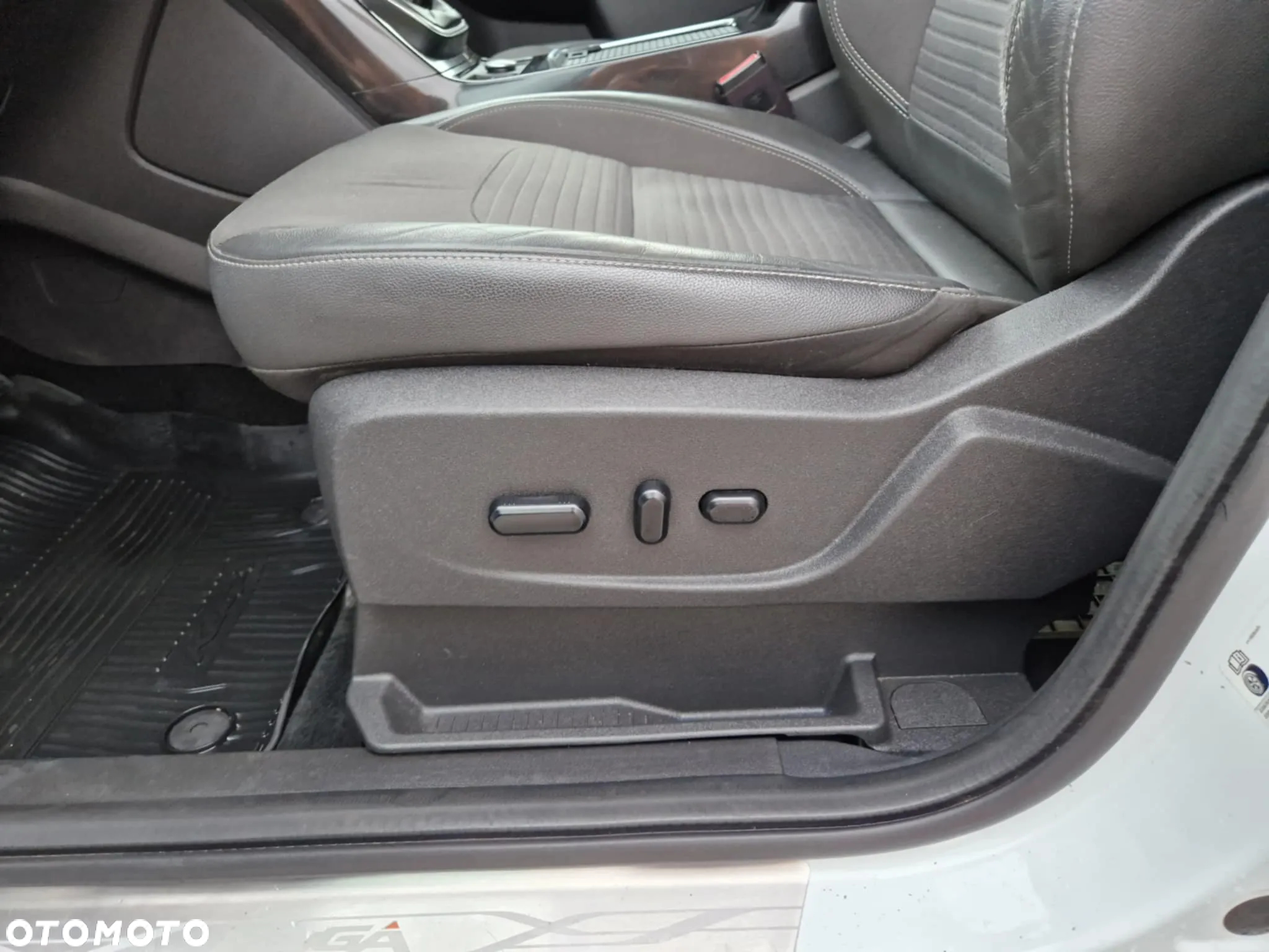 Ford Kuga 2.0 TDCi 2x4 Black & Silver - 20