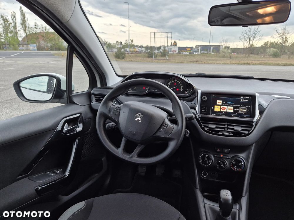 Peugeot 208 - 18