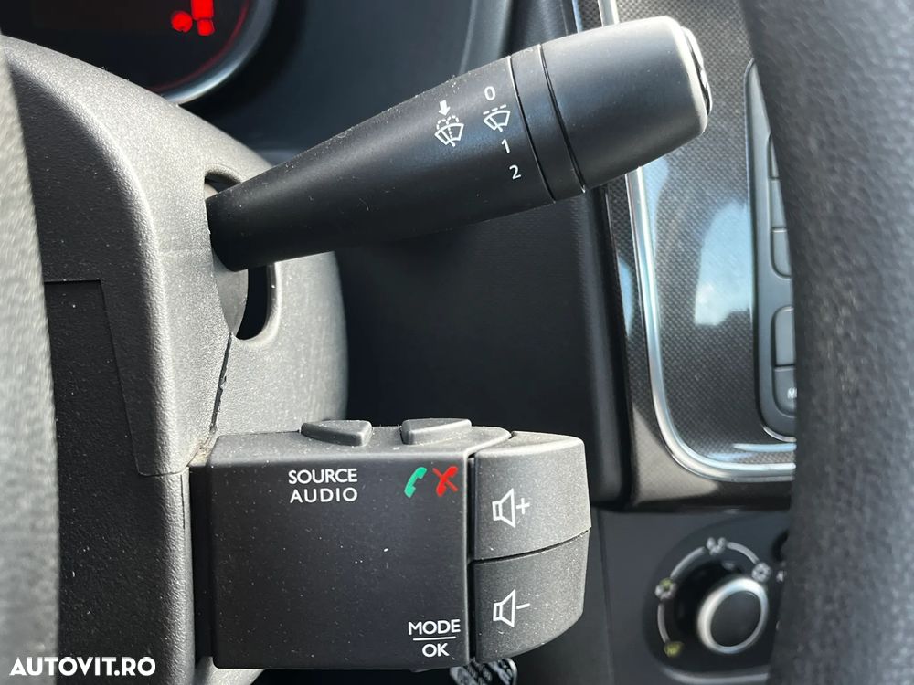 Dacia Logan 1.0 SCe Acces - 16