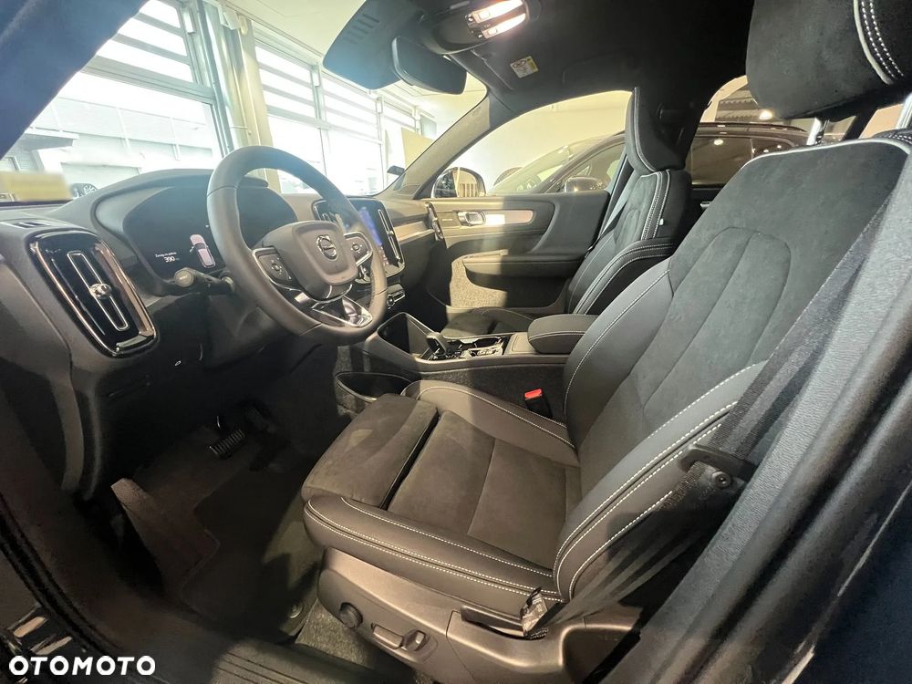 Volvo XC 40 B4 B DKG Ultra Black Edition - 5