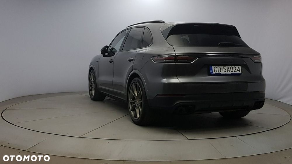 Porsche Cayenne - 6