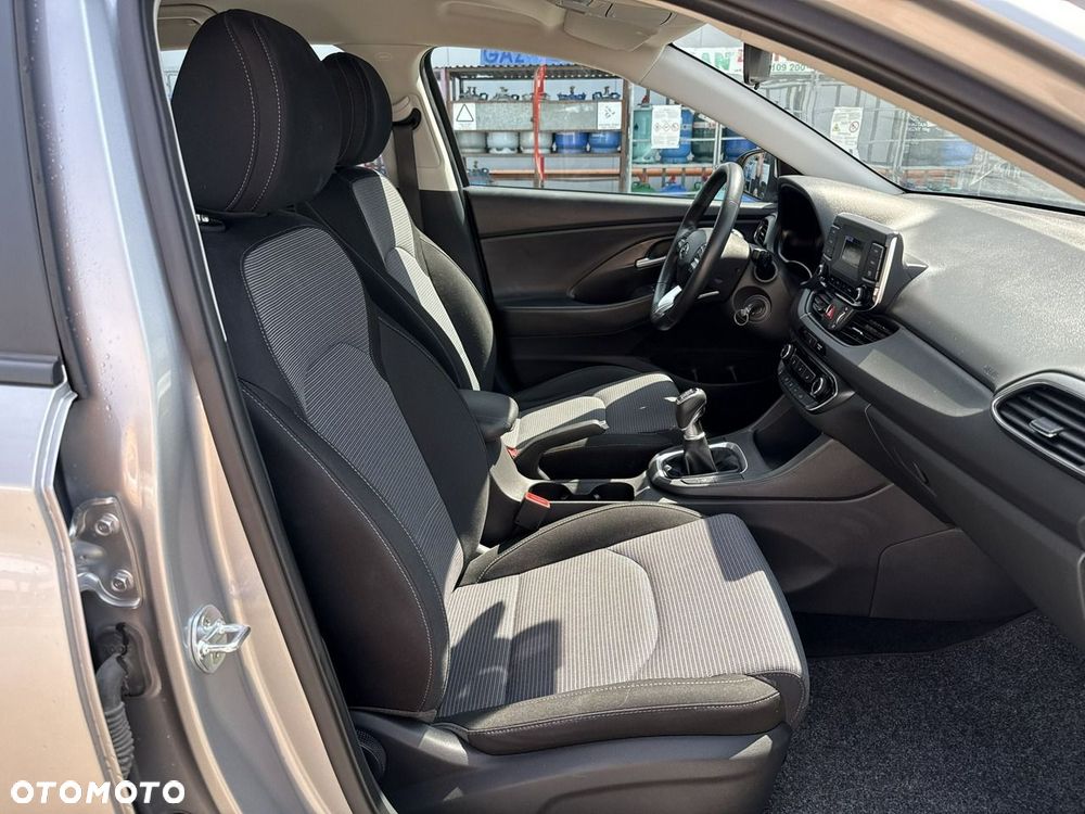 Hyundai i30 1.5 DPI Classic + - 20