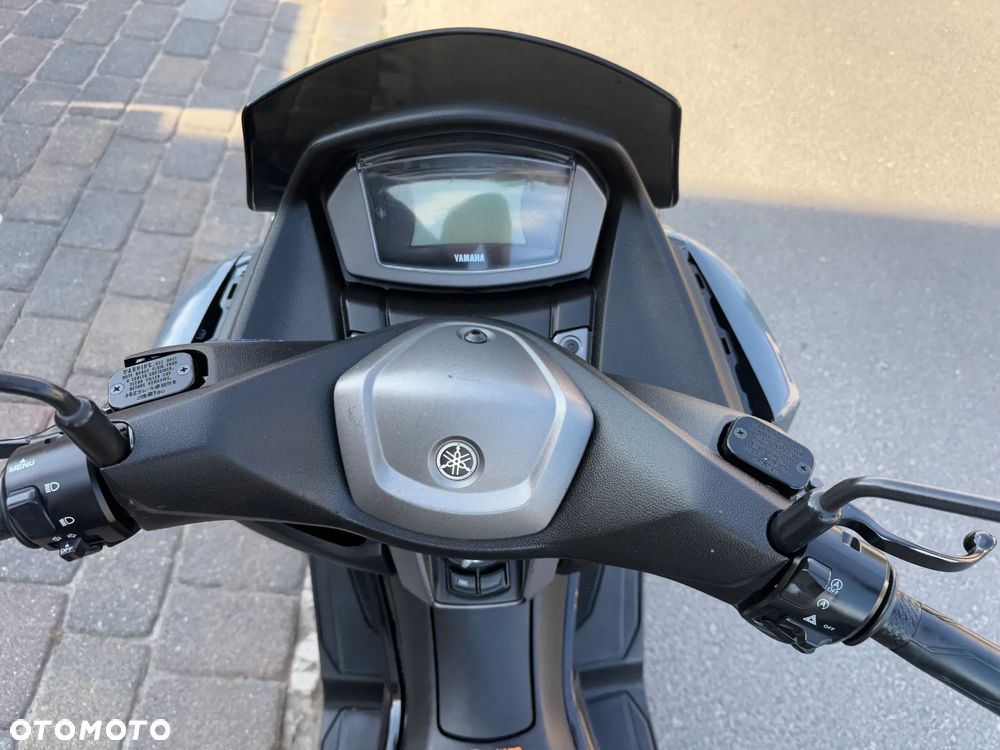 Yamaha NMAX - 10