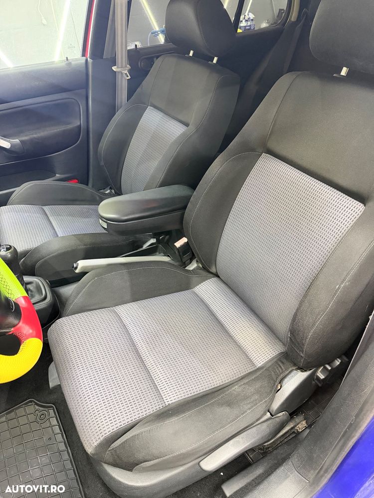Volkswagen Golf - 10