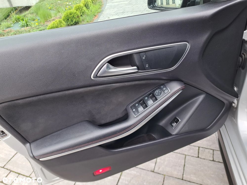 Mercedes-Benz CLA 220 CDI 7G-DCT AMG Line - 18