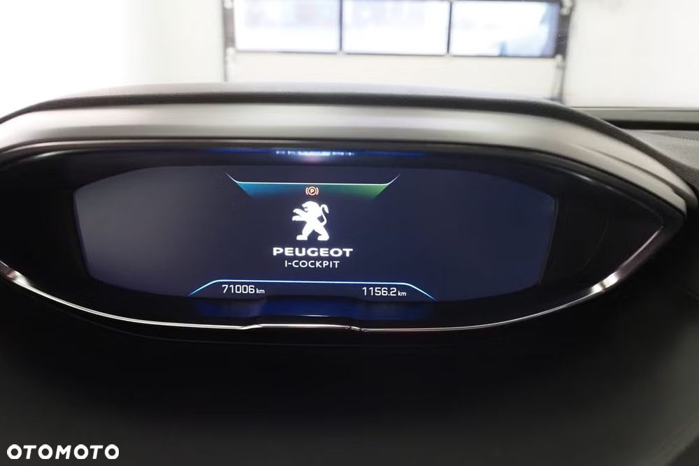 Peugeot 3008 1.6 PureTech HYbrid4 GT Line S&S EAT8 - 11