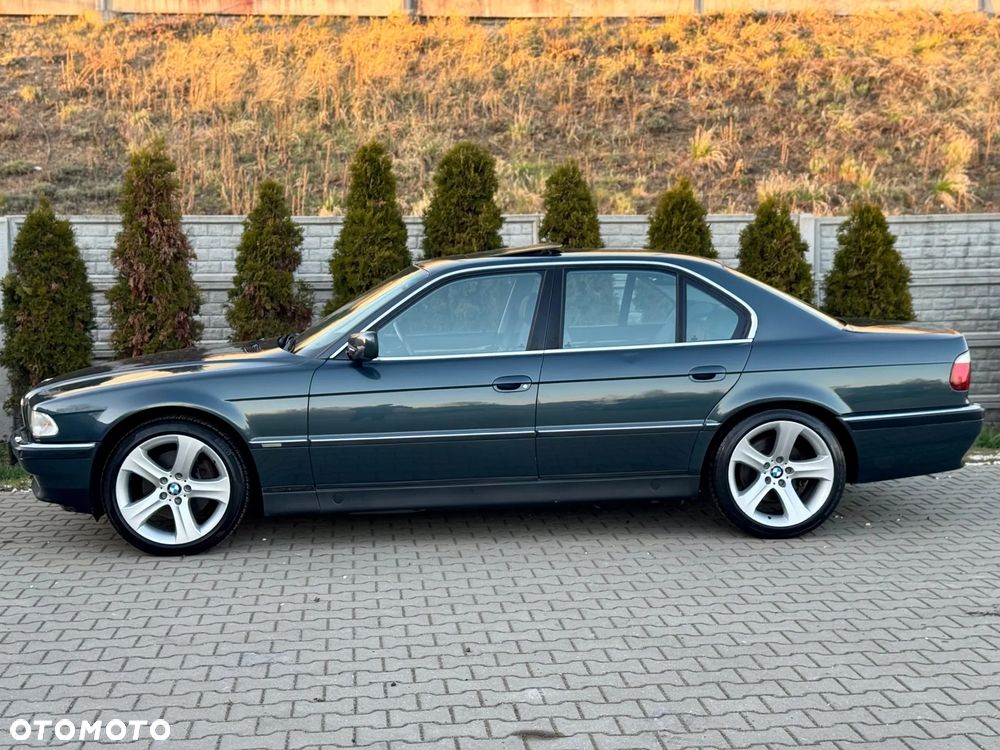 BMW Seria 7 750i - 38