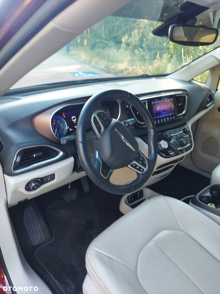 Chrysler Pacifica - 7