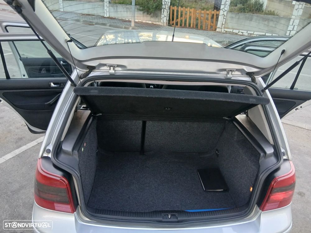 VW Golf 1.9 TDi 25 Anos - 13