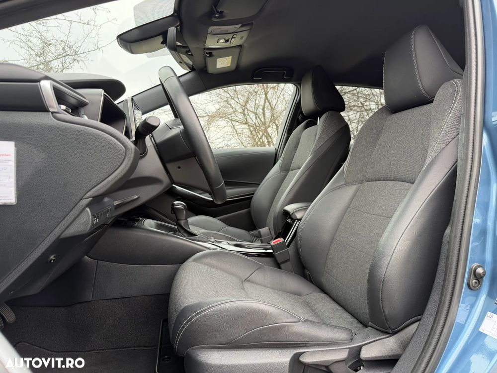 Toyota Corolla 1.8 HSD Business - 17