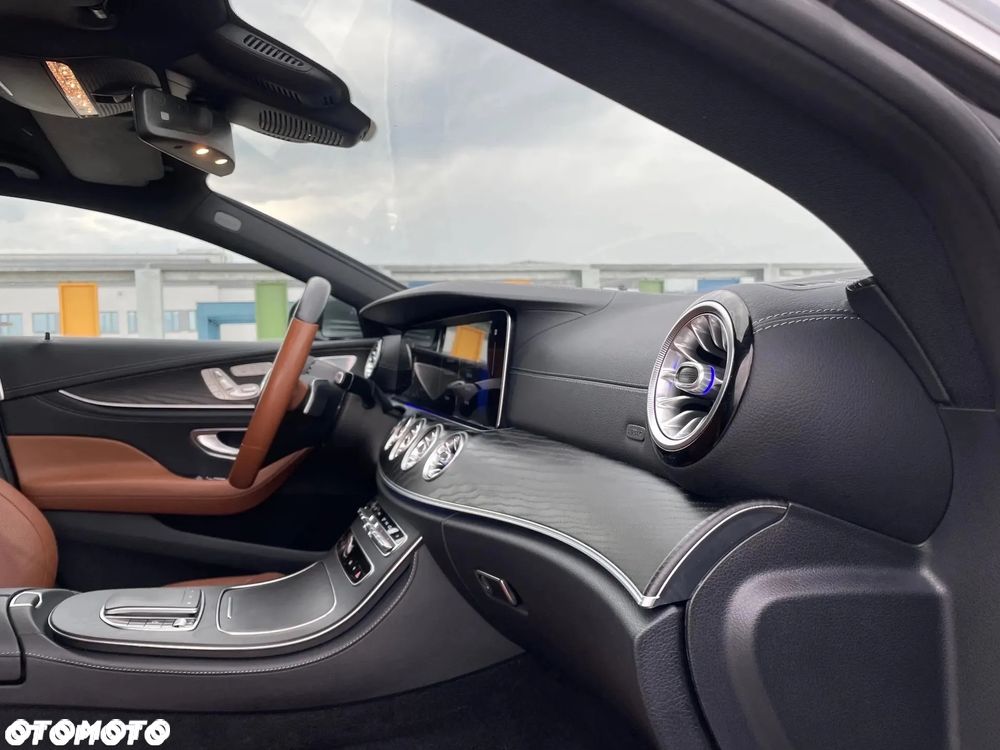 Mercedes-Benz CLS 300 d 4Matic 9G-TRONIC AMG Line - 30