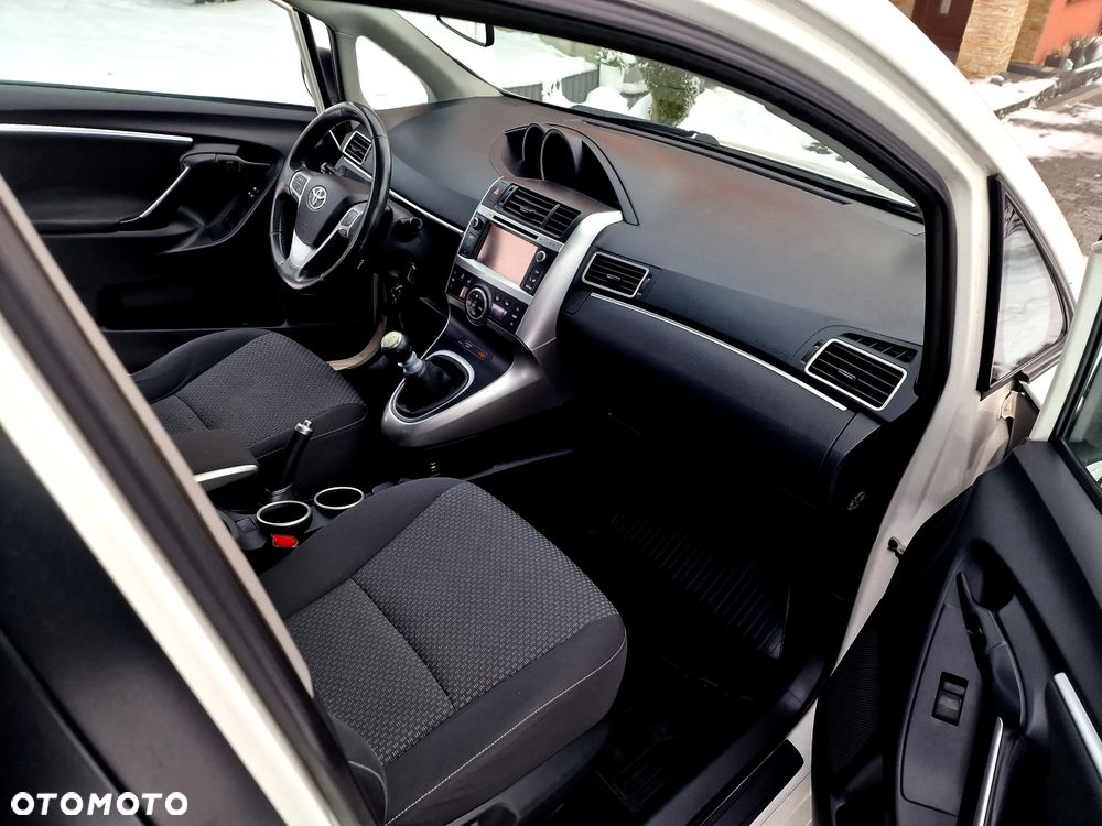 Toyota Verso 1.6 Premium - 18