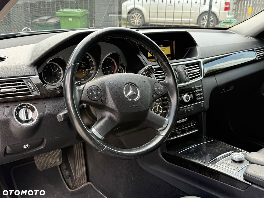 Mercedes-Benz Klasa E 220 CDI BlueEff Avantgarde - 32