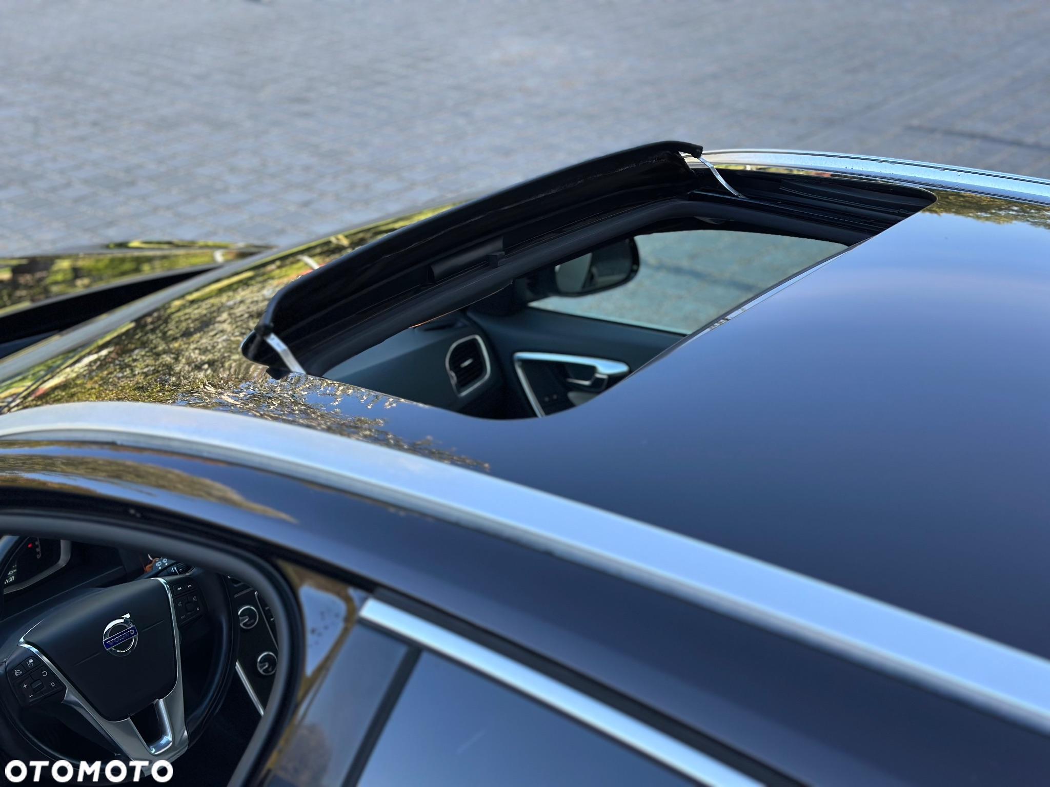 Volvo V60 D6 AWD Plug-in Hybrid Momentum - 12