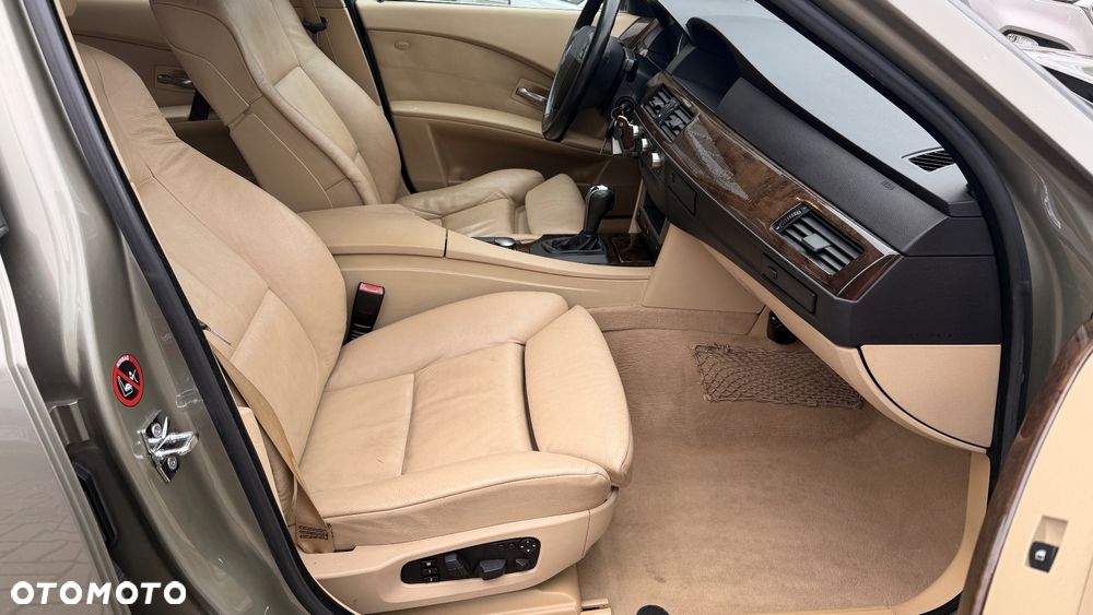 BMW Seria 5 525i - 11