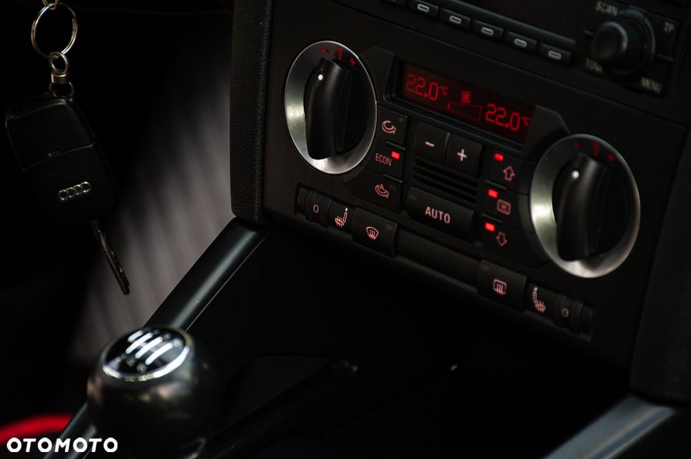 Audi A3 3-drzwiowe 2.0 FSI Attraction - 34