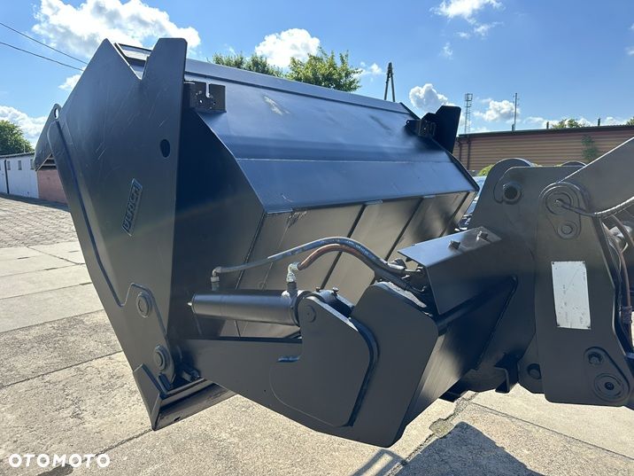JCB 437 S5 WasteMaster - 12