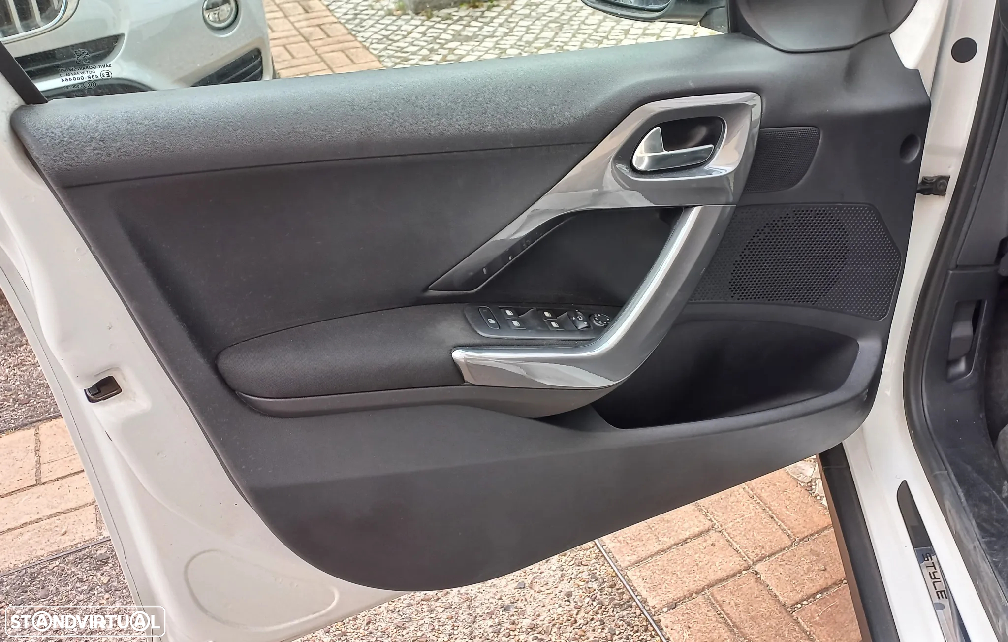 Peugeot 2008 1.2 PureTech Style - 15