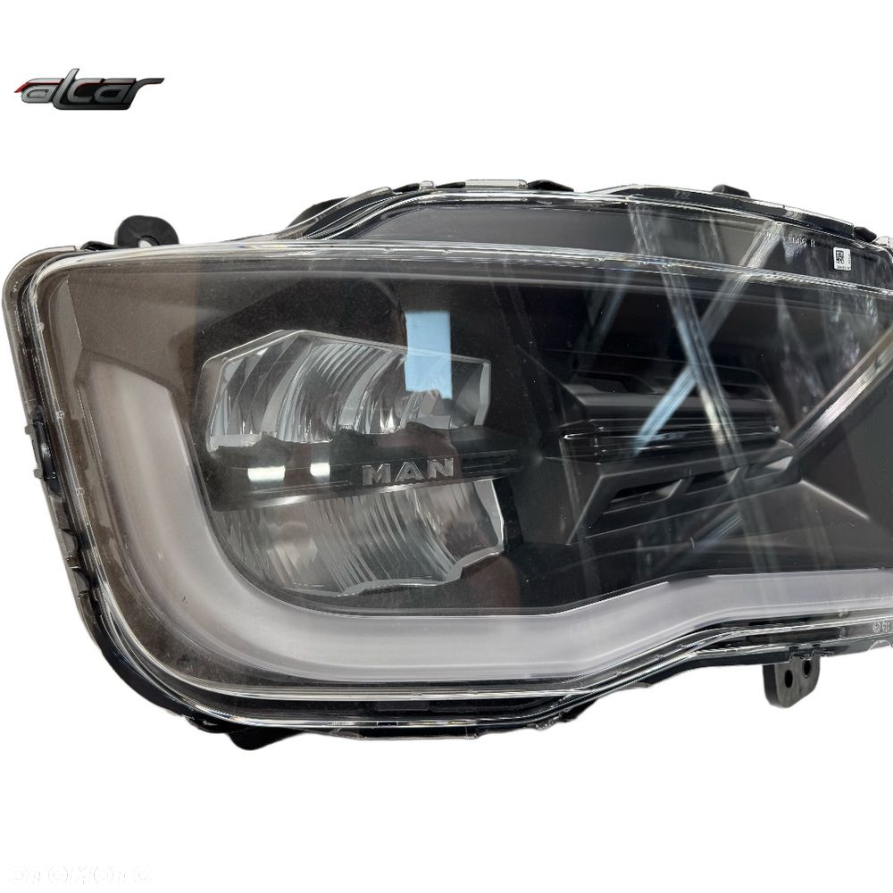 REFLEKTOR LAMPA PRAWA PRZÓD FULL LED MAN TGX II 81.25101-0840 - 2