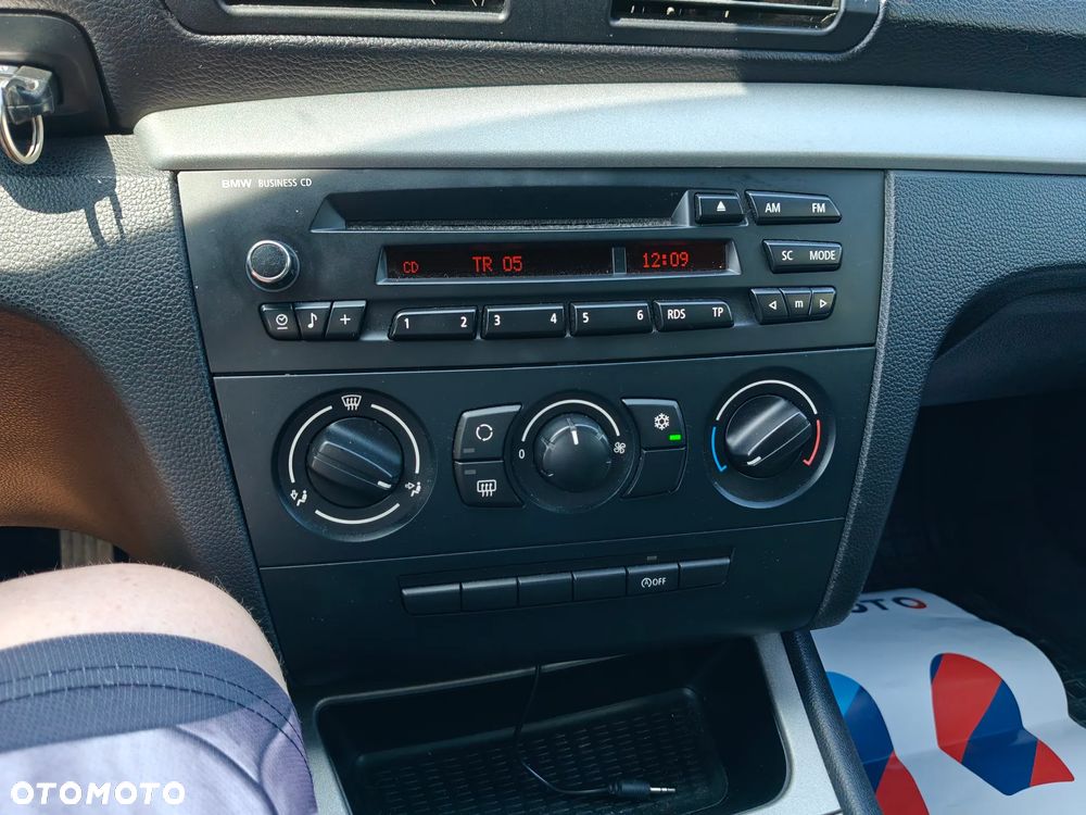 BMW Seria 1 120i - 22