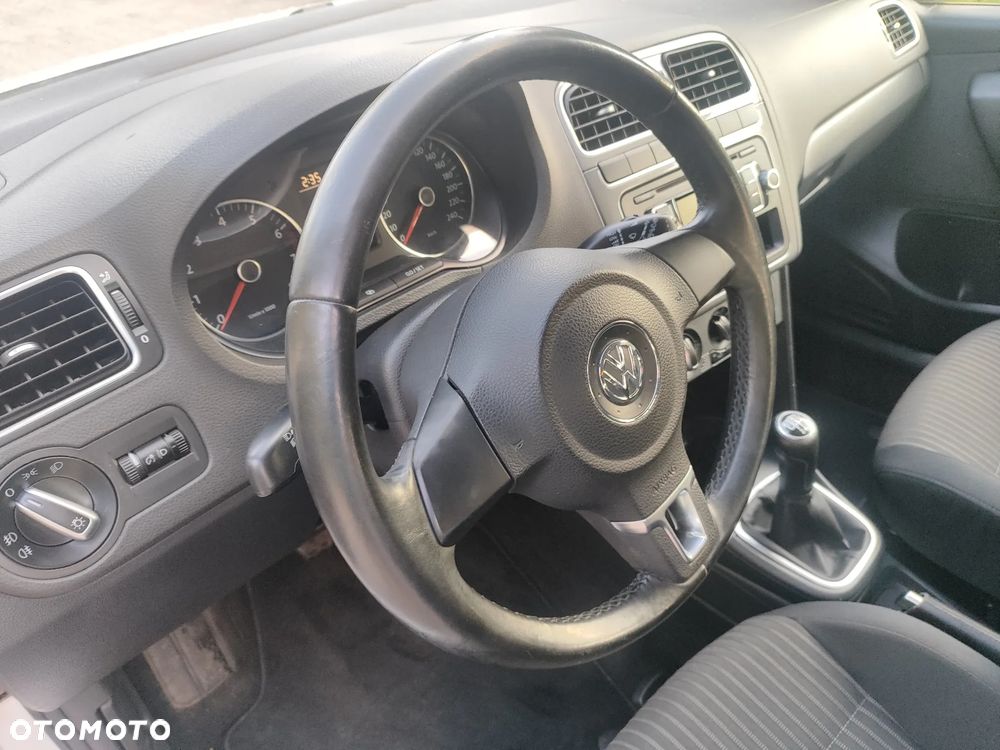Volkswagen Polo 1.4 Comfortline - 26