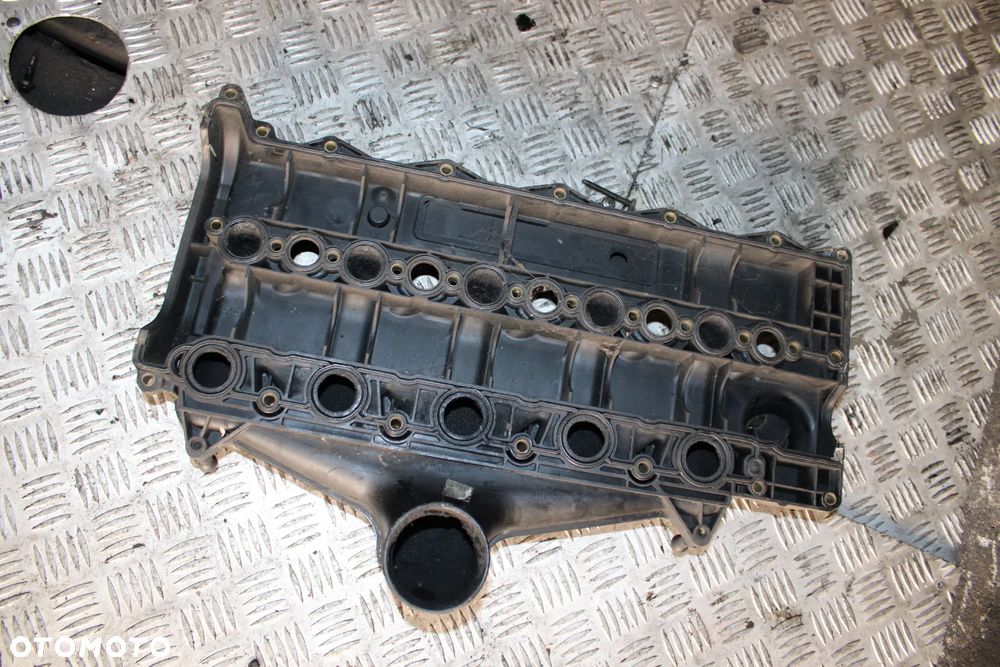Pokrywa zaworów volvo v50 2,4 D5 30743258-007 - 3