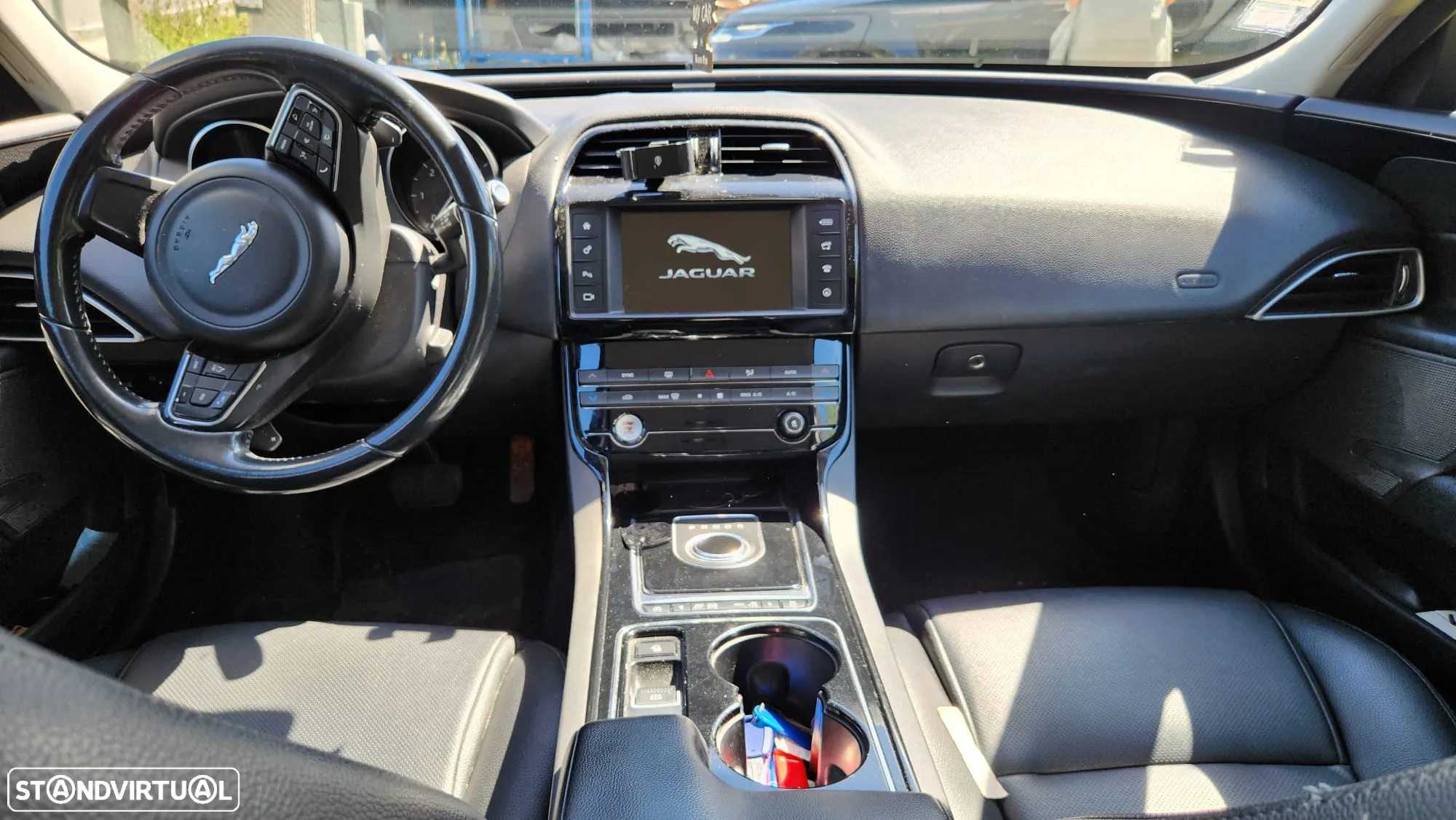 Jaguar XE - 13