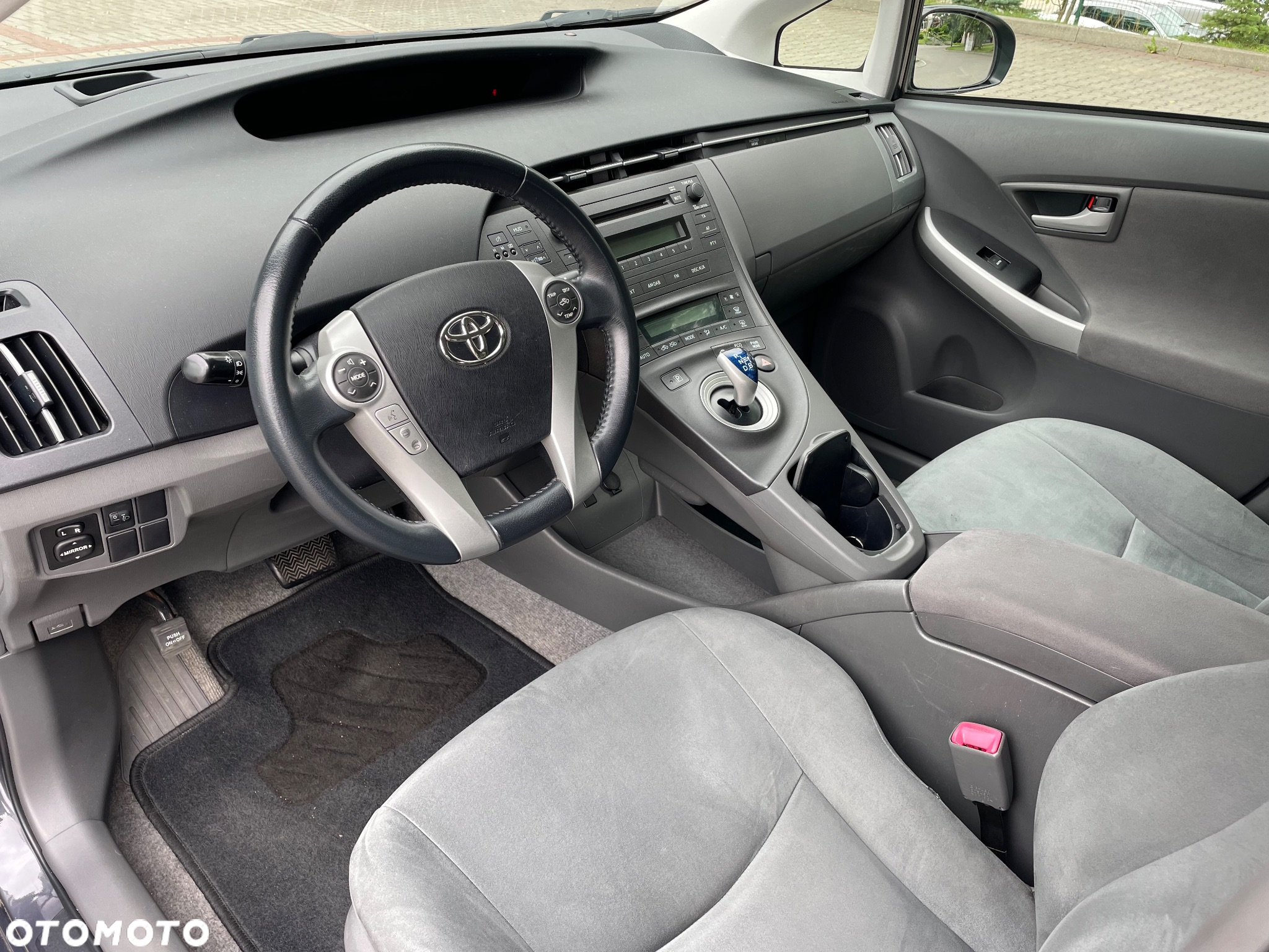 Toyota Prius (Hybrid) Comfort - 14