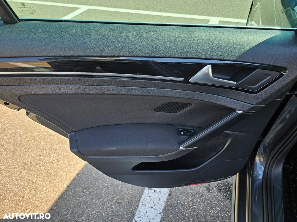 Volkswagen Golf - 31