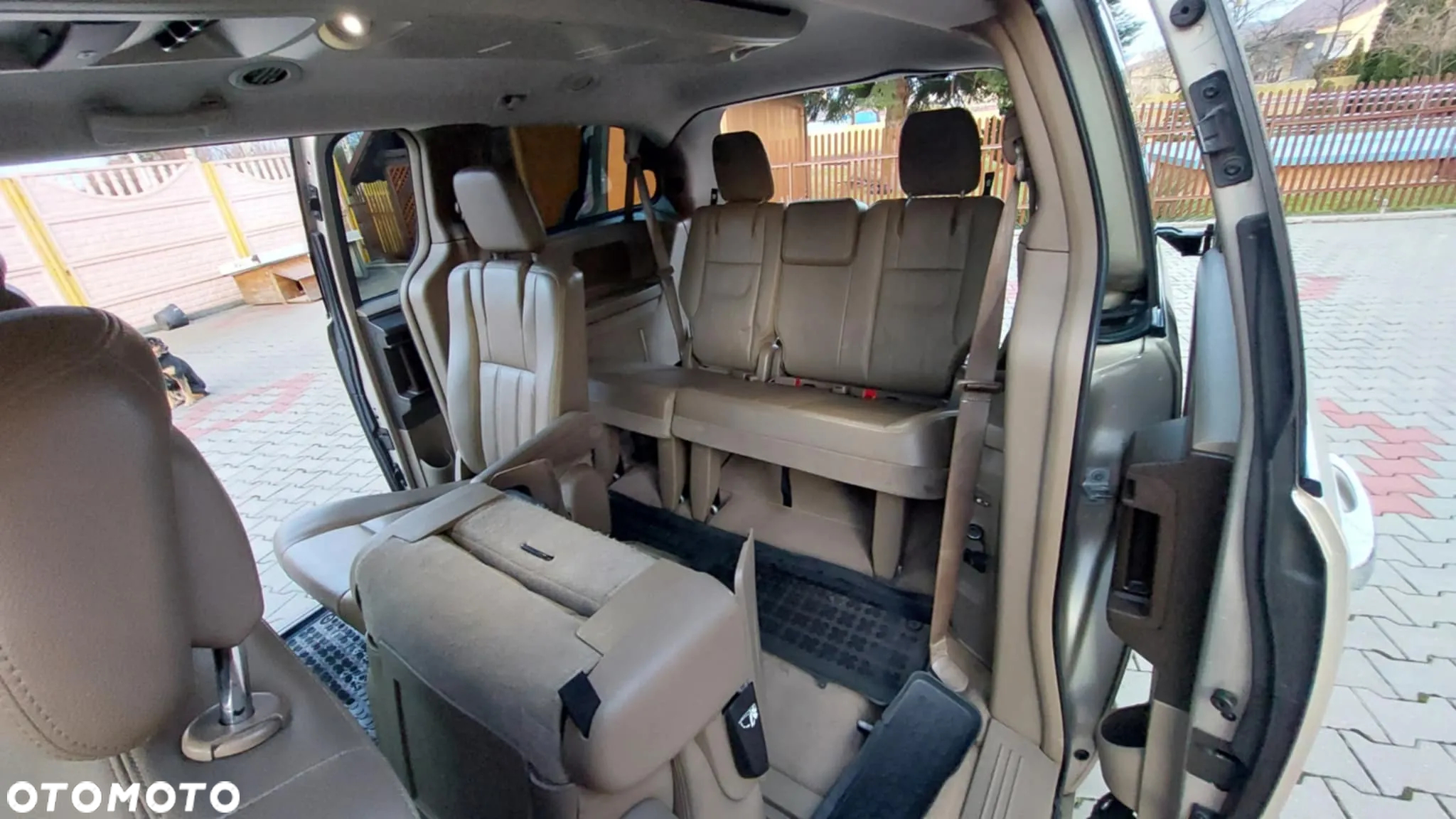 Chrysler Town & Country 3.6 Limited - 13