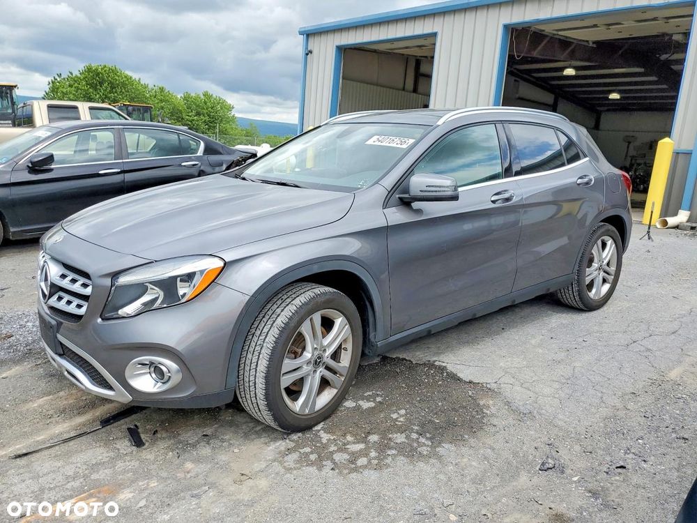 Mercedes-Benz GLA - 1