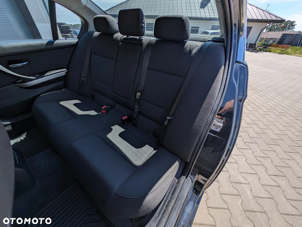 BMW Seria 3 320d Sport Line - 38