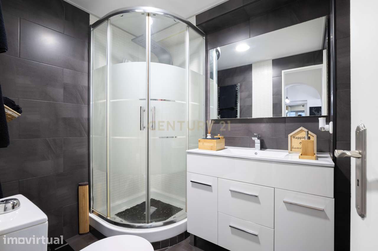 T2 totalmente remodelado em Queluz | Pronto a habitar | Elevador e var - Grande imagem: 3/20