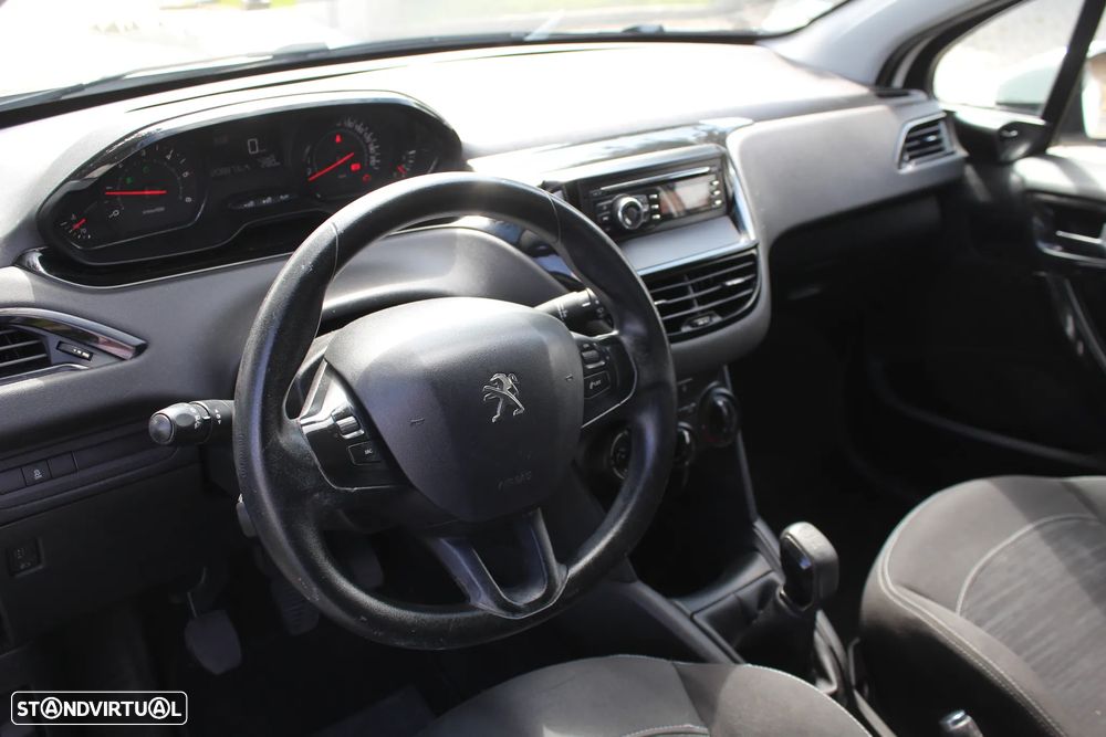 Peugeot 208 - 10