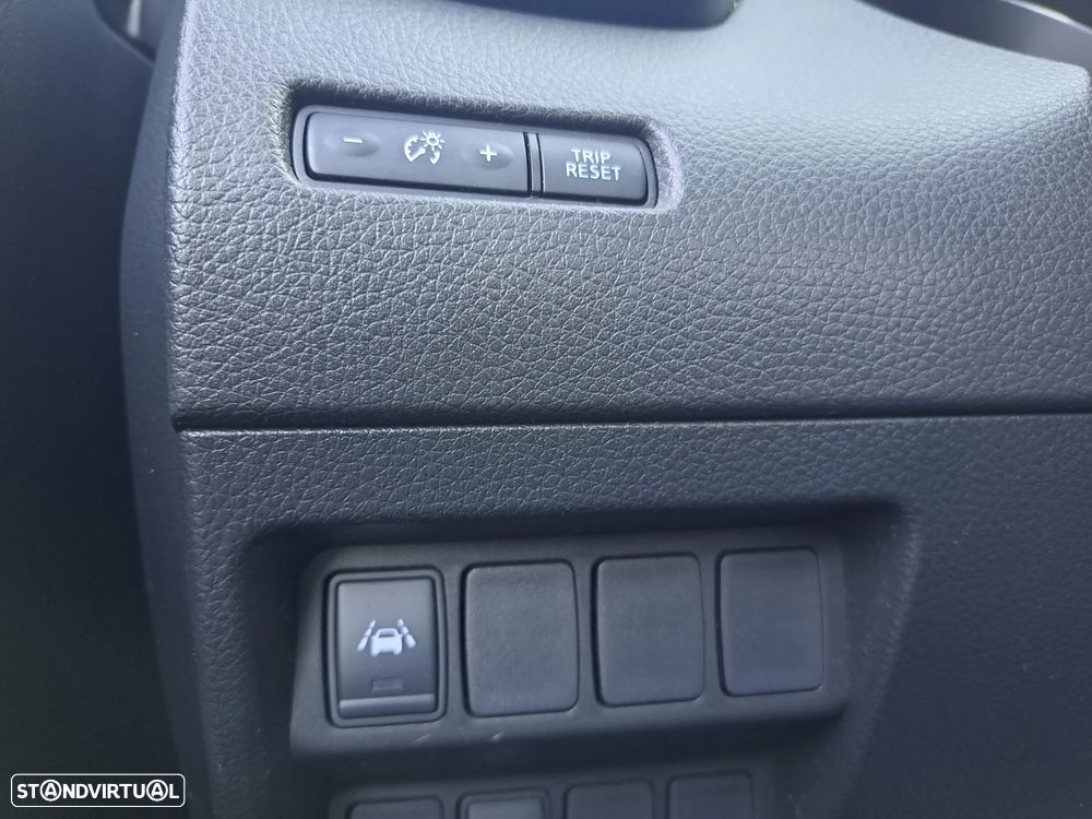 Nissan Qashqai 1.5 dCi N-Connecta J18+Led - 17