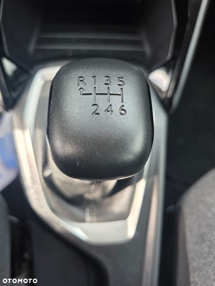 Peugeot 208 - 24