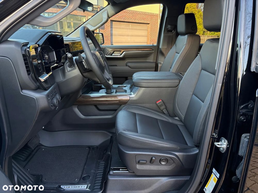 Chevrolet Silverado - 13