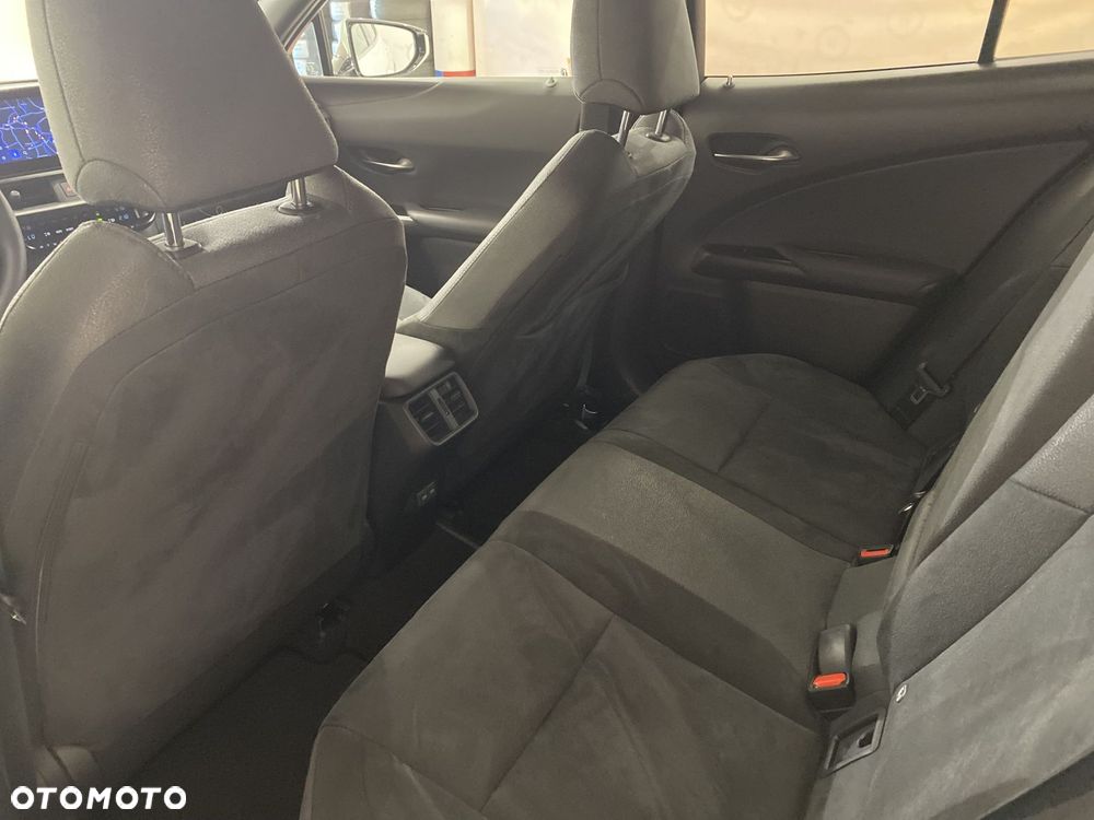 Lexus UX - 12
