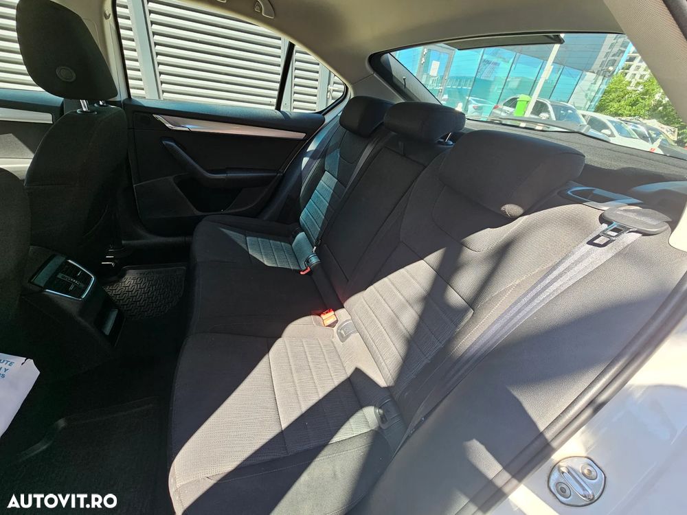 Skoda Octavia 1.6 TDI AMBITION - 4