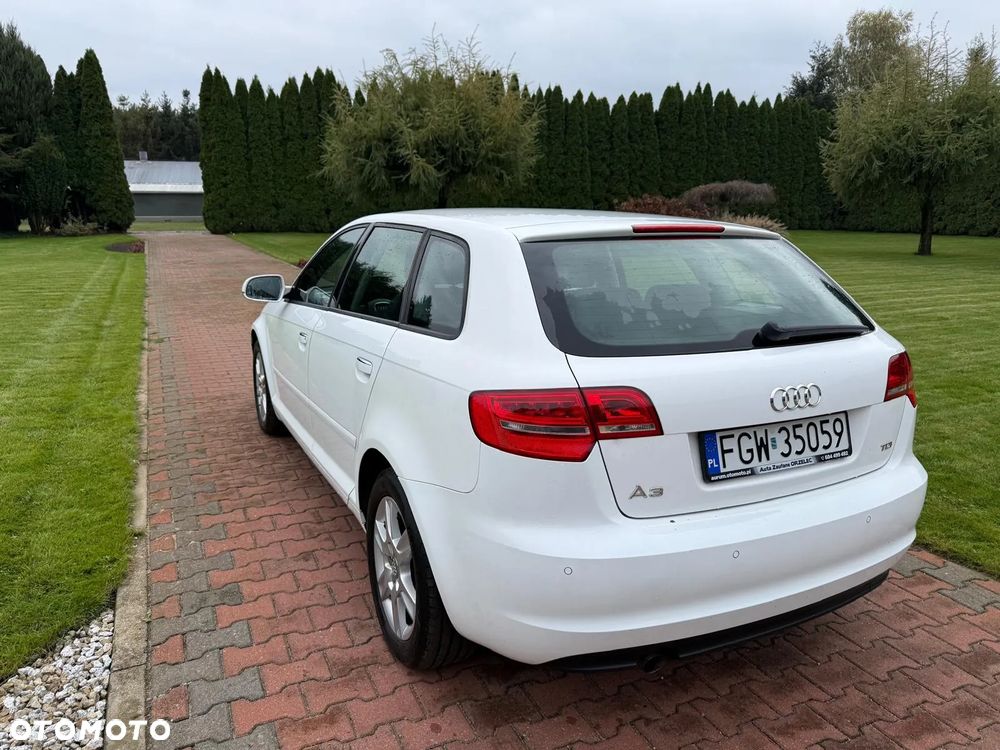Audi A3 Sportback 1.6 TDI DPF Ambiente - 12