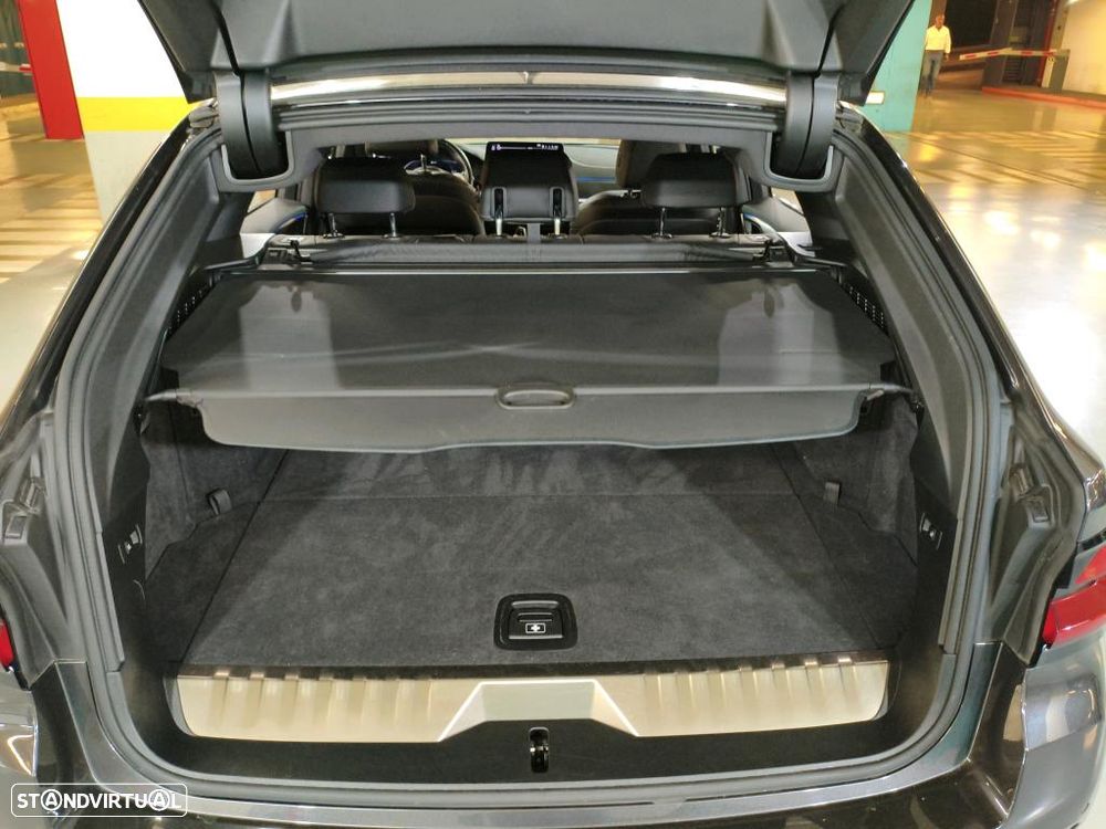 BMW 520 e Pack M - 12
