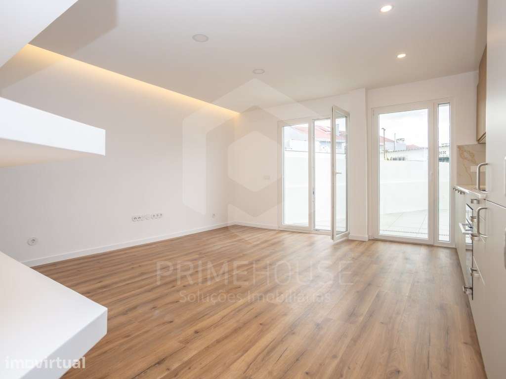Apartamento Renovado T2 em Amora com terraço - Grande imagem: 2/30