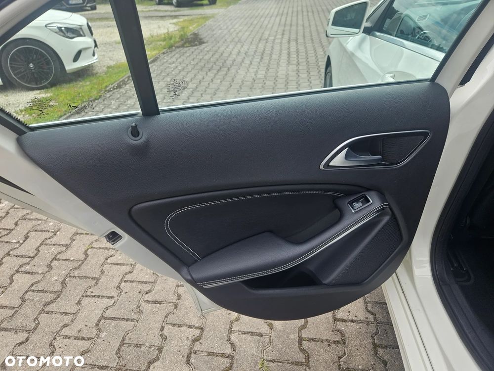 Mercedes-Benz Klasa A 160 7G-DCT Urban - 17