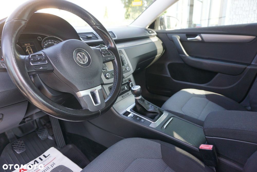 Volkswagen Passat - 12
