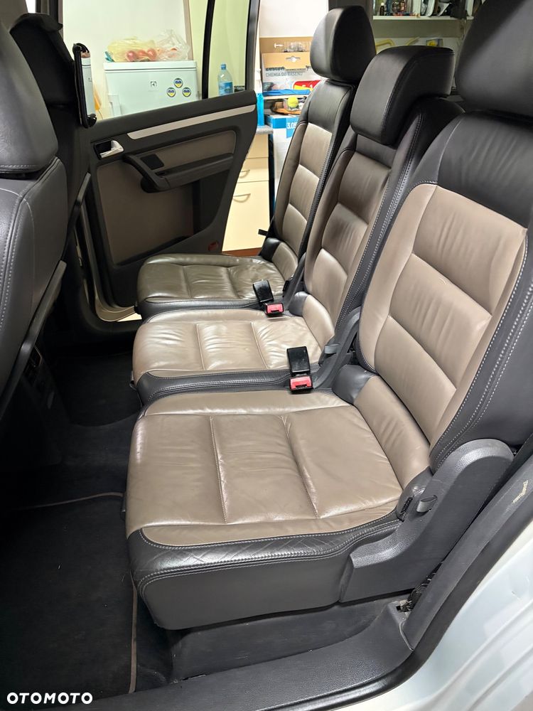 Volkswagen Touran 2.0 TDI DPF Highline - 25