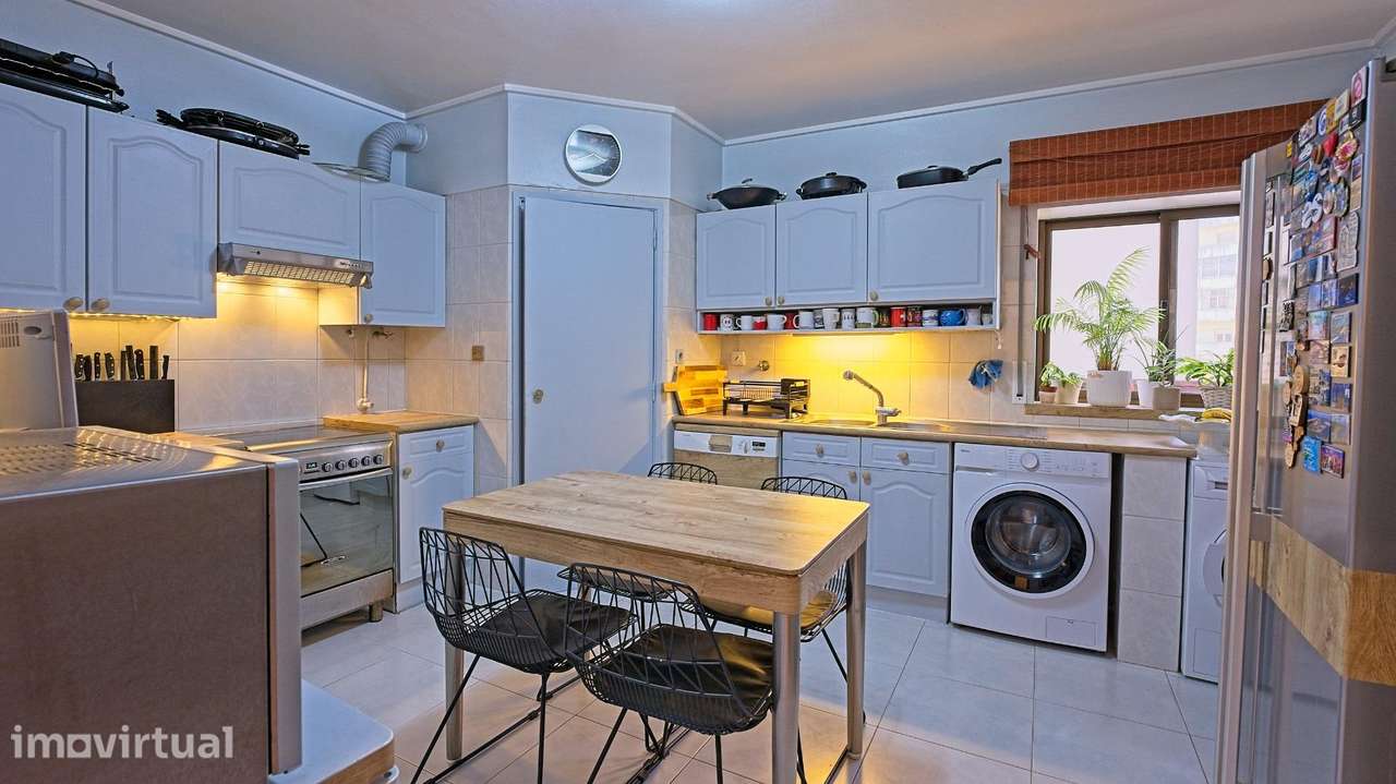 Apartamento T4 a curta distância da estação do Pragal, Almada - Grande imagem: 3/24