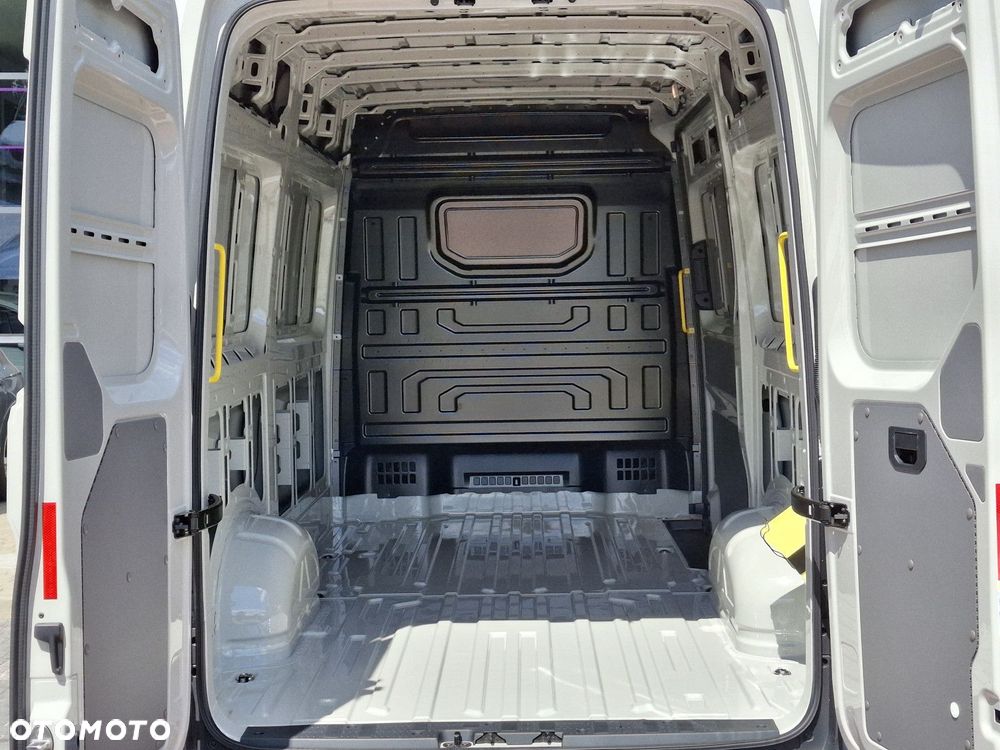 Volkswagen Crafter - 11