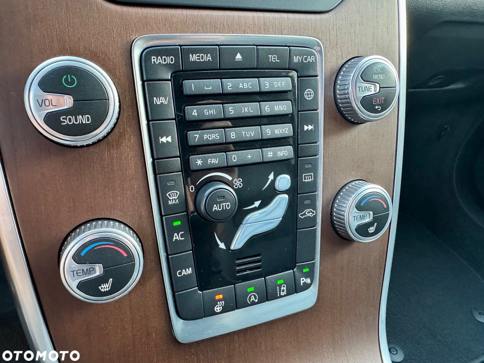 Volvo XC 70 D4 Momentum - 24